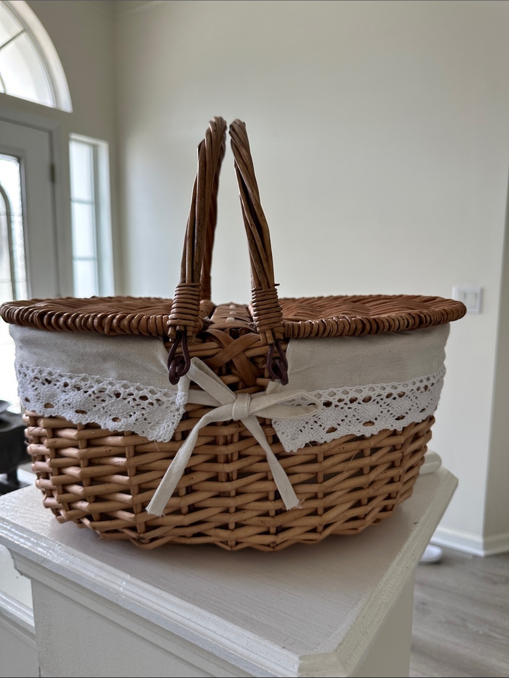 Woven Picnic Basket with Lace Trim - Natural Brown